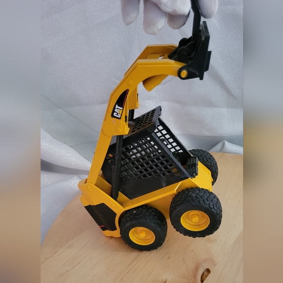 Bruder Caterpillar Skid Steer Loader Toy Figurine - Picture 6 of 16